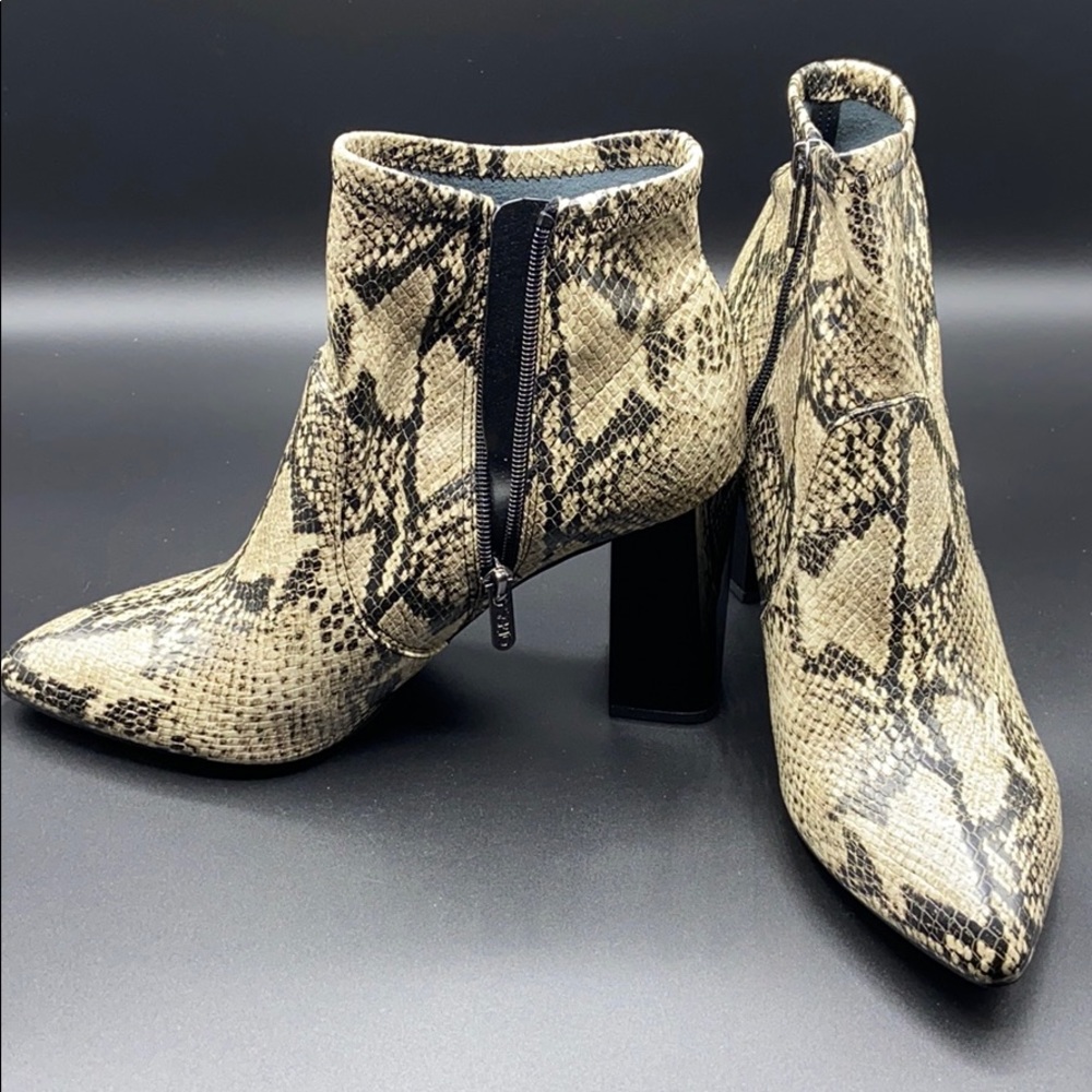 Vince Camuto Snakeskin Bootie - Size 10! Nib - image 1